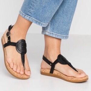 UGG Ayden I| Sandal Black Leather Thong Sandal Women's Size‎ 11